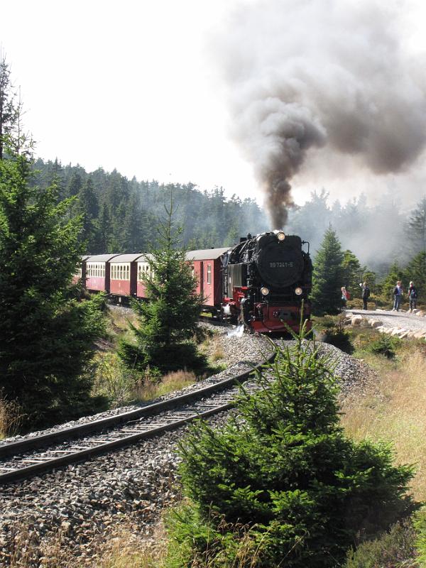 brocken_hsb trein.jpg - Deze jongens gaan ook naar de top. Een stoomtrein van de HSB op de Brockenbahn.